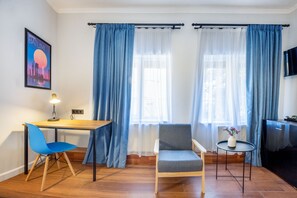 Double Room, City View (VI) | Langsir/tirai gelap terus, seterika/papan seterika, Wi-fi percuma 