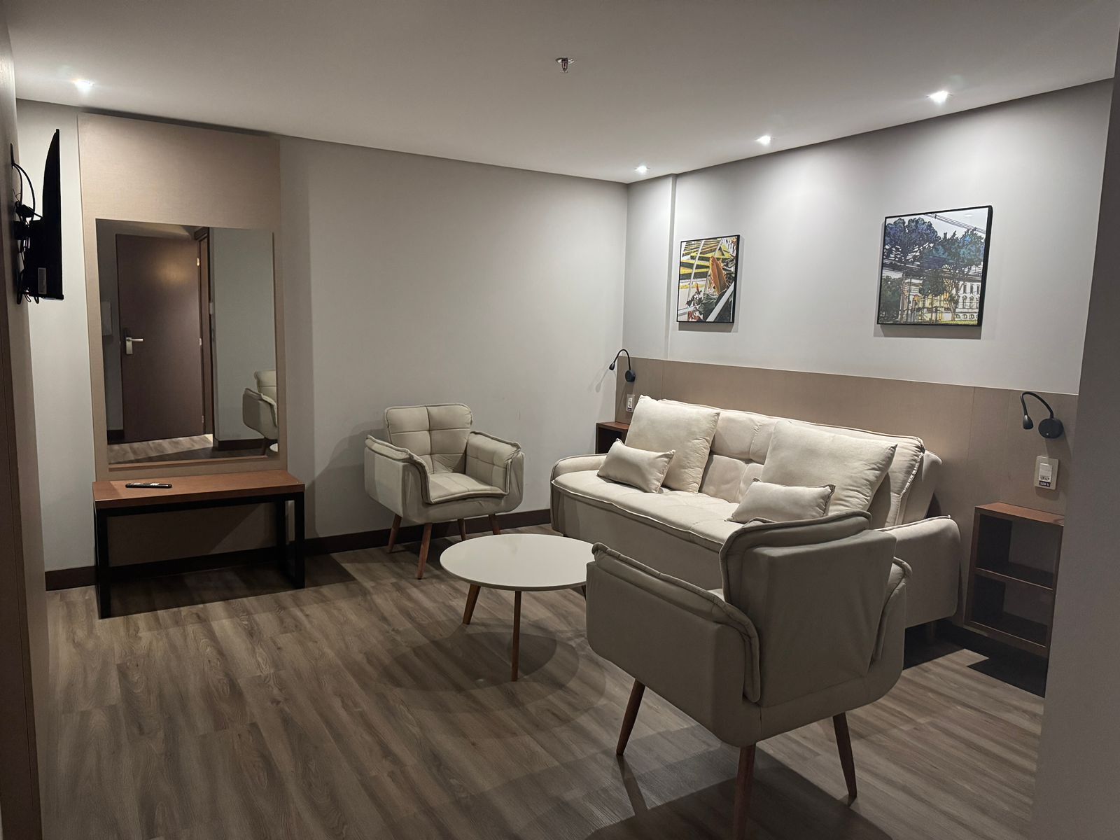 Quarto júnior | Wi-Fi de cortesia, roupa de cama