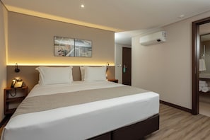 Quarto superluxo | Wi-Fi de cortesia, roupa de cama