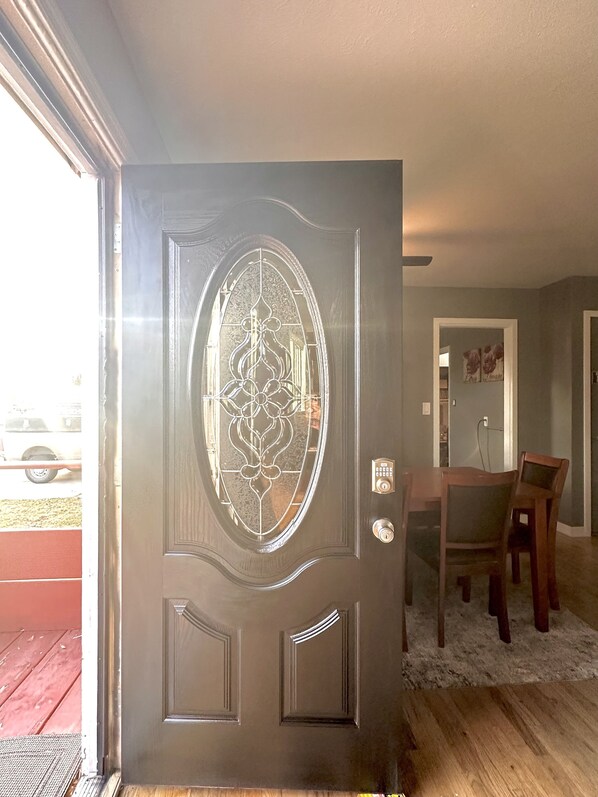 Interior - Lrg family hm 5min drive to two hospitals, cancer center,colleges & METRA Arena (Billings)