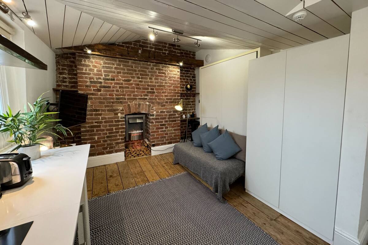 Holmes Studio