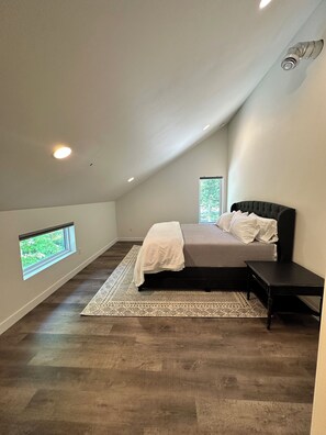 2 slaapkamers, een bureau, wifi, beddengoed