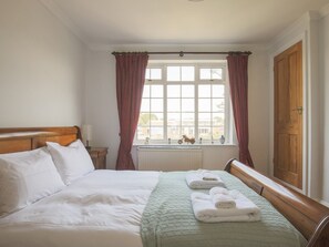 3 habitaciones, tabla de planchar con plancha y cuna de viaje 