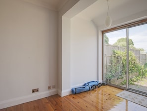 Interior - Charming Family Home in Windsor - Parking & Garden - Pass the Keys (Windsor)
