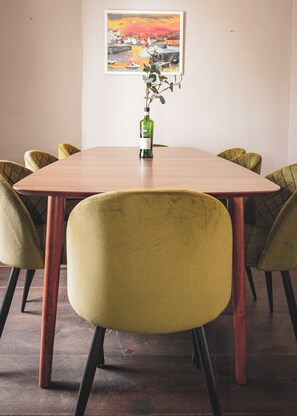 Apartment | Dining - Spacious 4 Bedroom Flat in Stirling (Stirling)