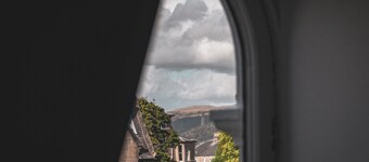 Spacious 4 Bedroom Flat in Stirling