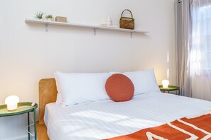 2 Schlafzimmer, Schreibtisch, Bügeleisen/Bügelbrett, Reisekinderbett