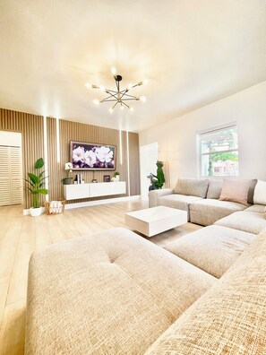 Smart TV, chimenea y videojuegos 