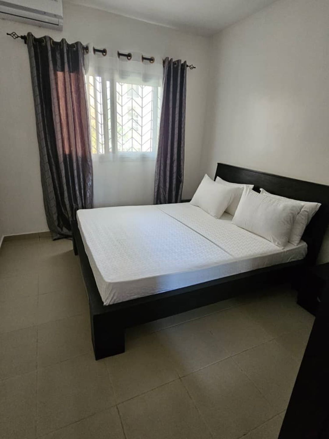 3 عدّة غرف نوم ومكواة/لوح كي وواي فاي وملاءات أسرّة