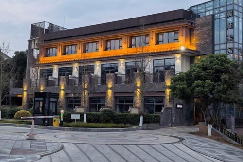 Changshou Manhu Yashe Hotel