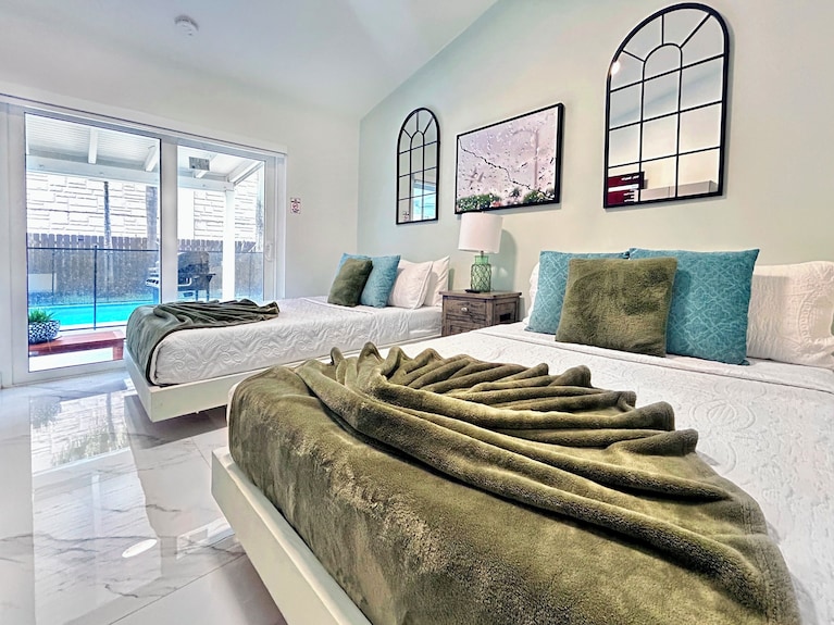 Miami House, Heated Pool, Artificial Beach, Mini Golf, Luxury And Comfort - Cutler Bay, FL