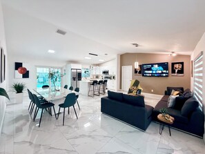 Interior - Miami house, Heated pool, Artificial beach, Mini golf, luxury and comfort (MIAMI)