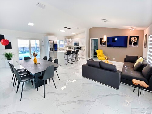 Miami house, Heated pool, Artificial beach, Mini golf, luxury and comfort