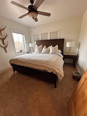 4 soverom, skrivebord, strykejern/-brett og wi-fi (inkludert)