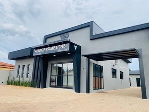 Front of property - Village Prime Hotel (Miguelópolis)