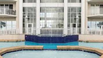 Piscine couverte, piscine extérieure