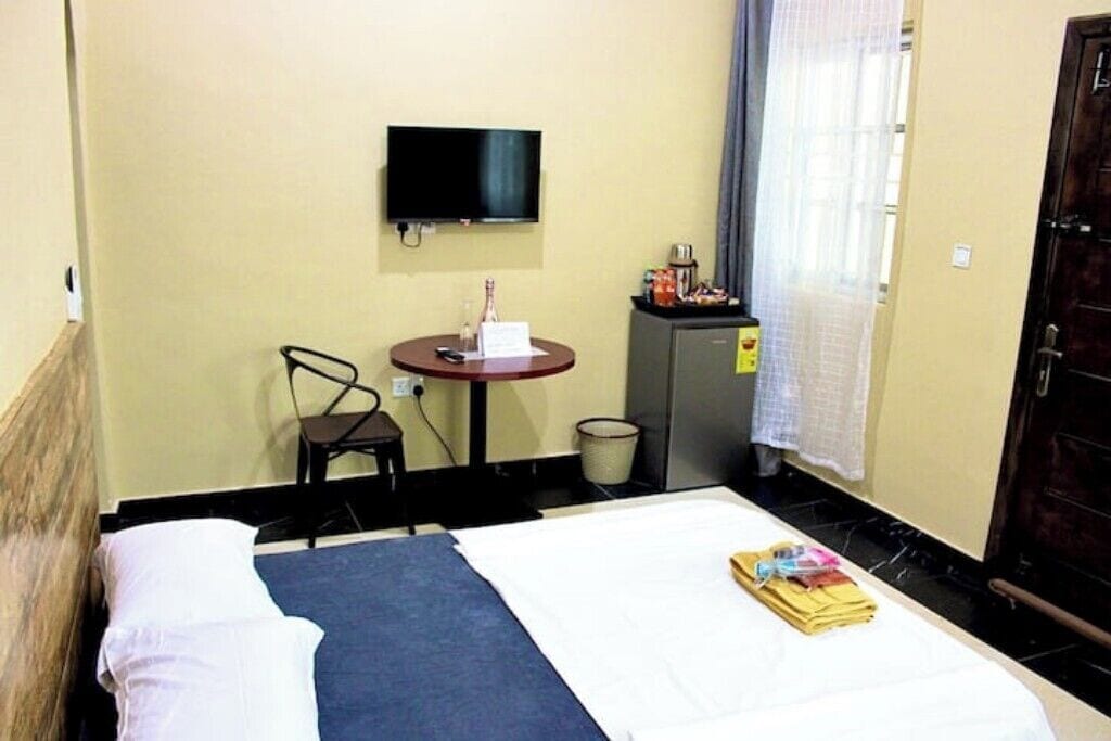 1 bedroom, iron/ironing board, travel cot, free WiFi