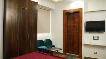 6 bedrooms, WiFi, bed sheets