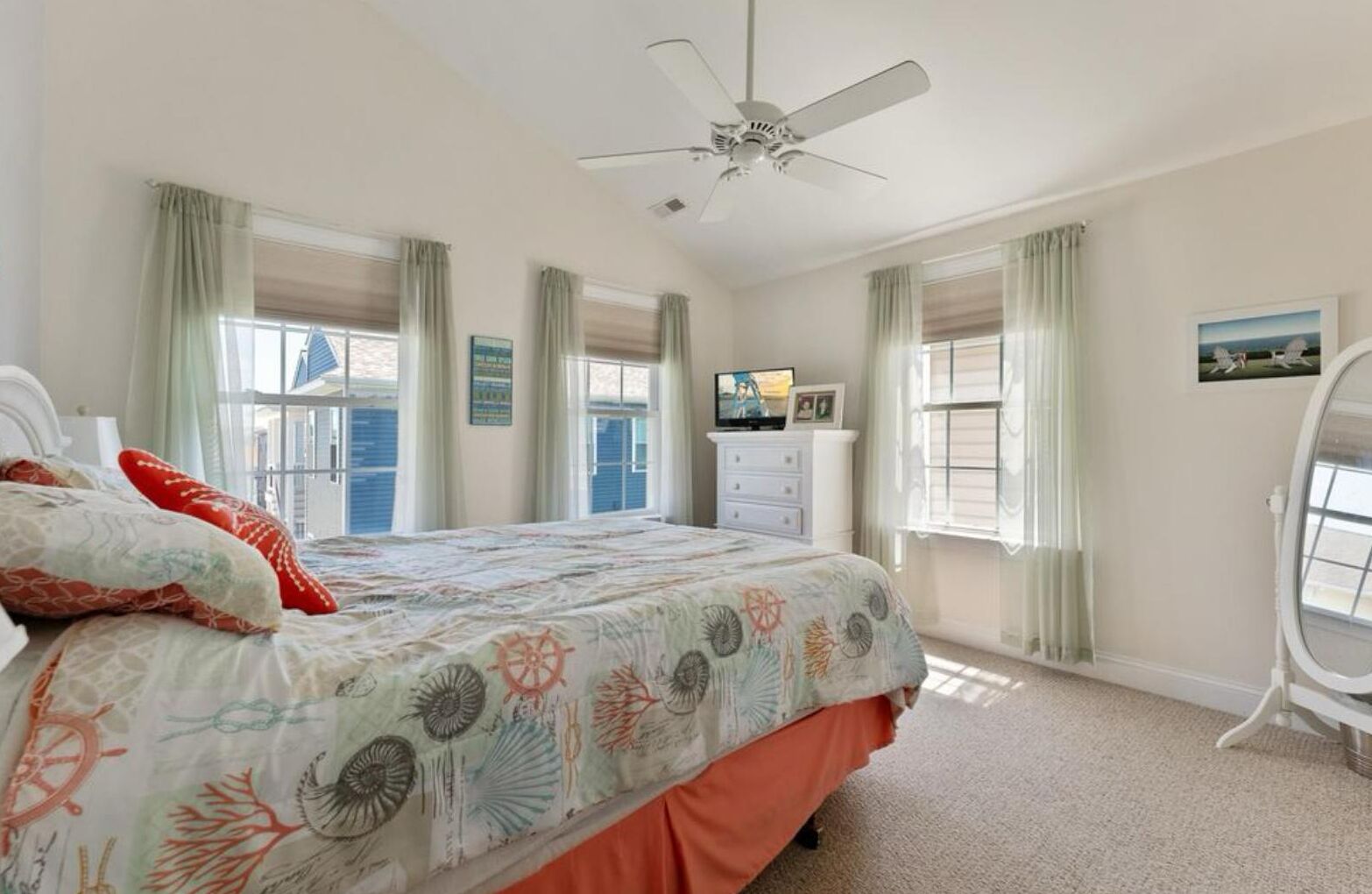 3 bedrooms, desk, free WiFi, bed sheets