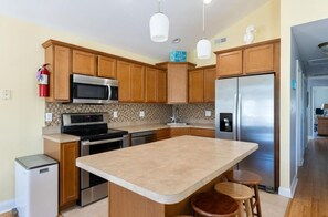 Fridge, microwave, oven, stovetop - Beautiful, 3 bed, 2 bath, Cozy Condo just minutes from Boardwalk & Beach Access! (Wildwood)