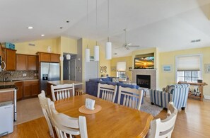 Dining - Beautiful, 3 bed, 2 bath, Cozy Condo just minutes from Boardwalk & Beach Access! (Wildwood)