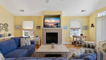 Una Smart TV, una chimenea