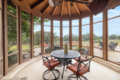 House, Multiple Beds, Private Pool, Garden View | Dining room