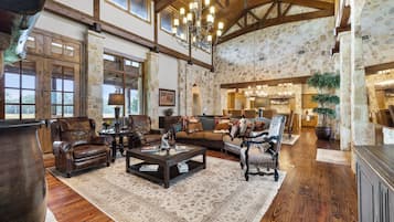 House, Multiple Beds, Private Pool, Garden View | 5 bedrooms, hypo-allergenic bedding, minibar, desk