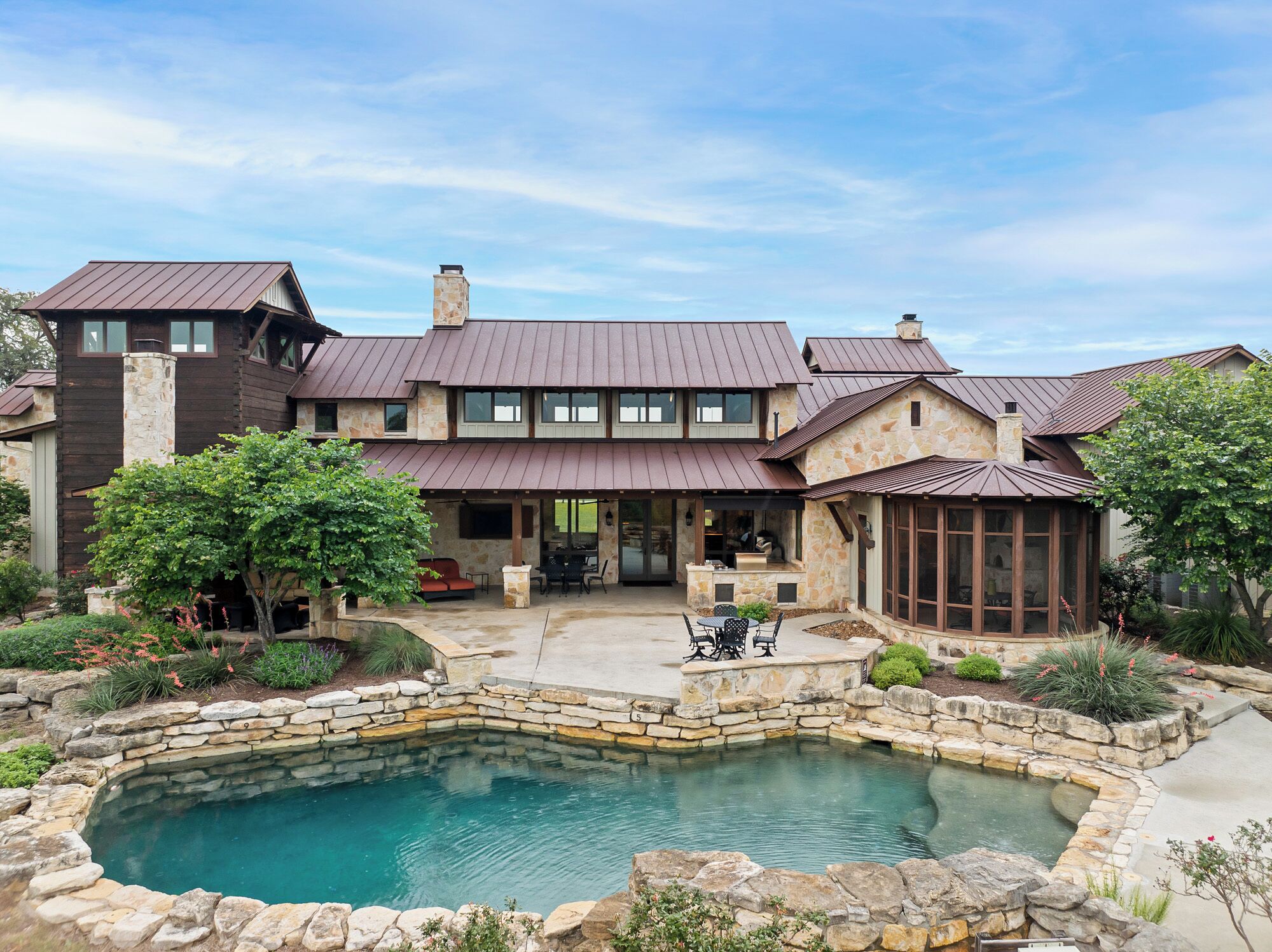 Outdoor pool, pool loungers