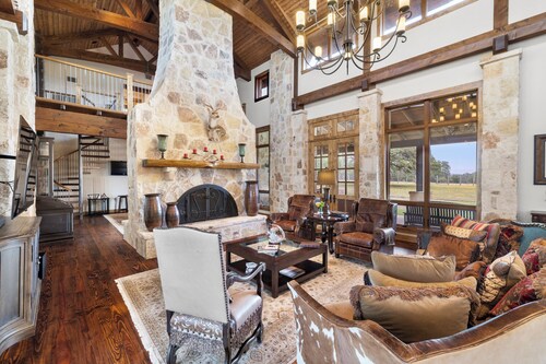 Private Ranch - Pool, Ping Pong, Yoga, Weddings, Games