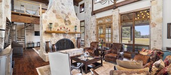 Private Ranch - Pool, Ping Pong, Yoga, Weddings, Games