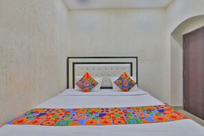 9 quartos, escrivaninha, Wi-Fi de cortesia, roupa de cama