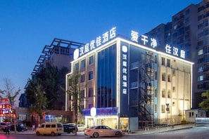 Unclassified image, 3 of 42, button - HanTing Premium Hotel (Dalian North Station) (Dalian)