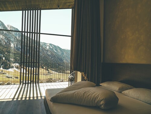 Superb 1-Bedroom Penthouse with a View of the Dolomites (Small)