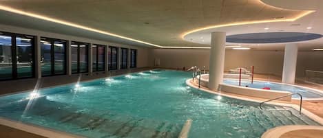 Piscine intérieure