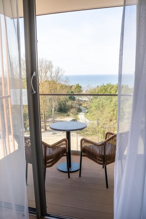 客房内保险箱、遮光窗帘、隔音、婴儿床