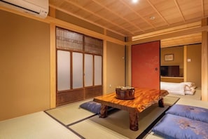 Unclassified image, 4 of 34, button - Hiyori Gojo (Kyoto)