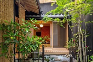 Unclassified image, 4 of 34, button - Hiyori Gojo (Kyoto)