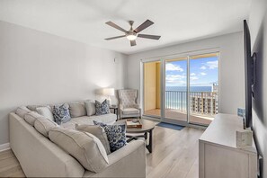 コンドミニアム ベッド (複数台) (Ariel Dunes I 2002) | リビング エリア | テレビ