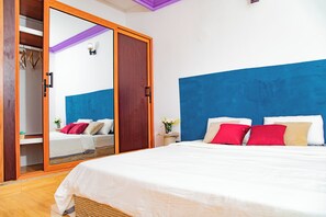 1 bedroom, iron/ironing board, WiFi, bed sheets - Charming 1-bedroom apartment in wonderful Abidjan with WiFi (Angre)