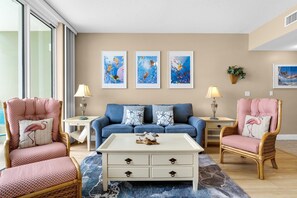 Condo, 1 giường cỡ queen và sofa giường (Waters Edge #213- Sea Dreams) | Khu phòng khách | TV 