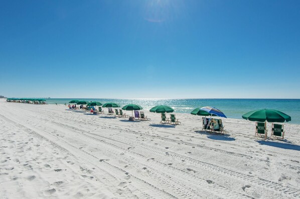 Condo, 1 Queen Bed with Sofa bed (Waters Edge #213- Sea Dreams) | Beach | On the beach