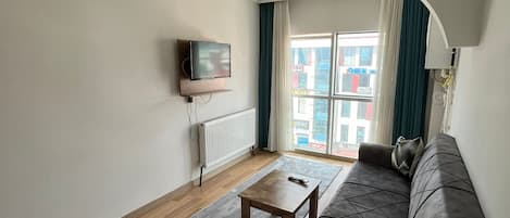 Suite Comfort, kamar mandi pribadi, pemandangan kota | 1 kamar tidur, meja kerja, dan ruang kerja ramah laptop