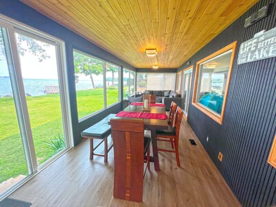 Charming  Cottage on Lake Simcoe 