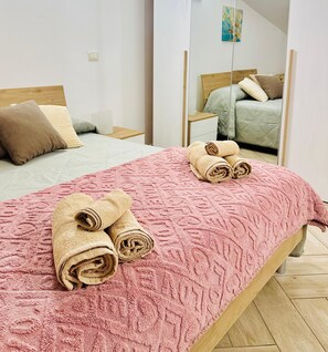 2 bedrooms, desk, iron/ironing board, travel cot - Serao House, Appartamento 3 Piano, in Centro (Mondragone)