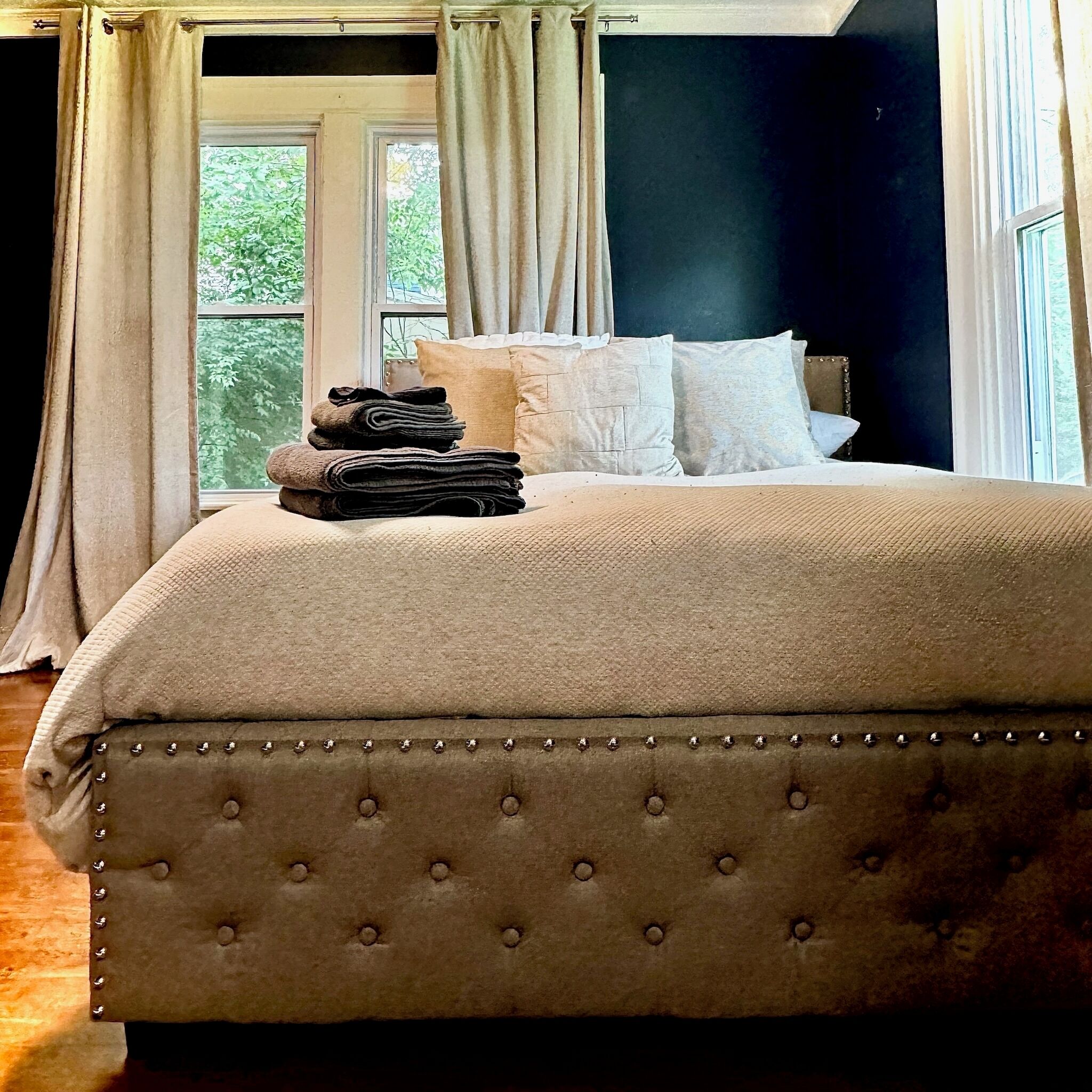 3 soveværelser, skrivebord, strygejern/strygebræt, weekendseng