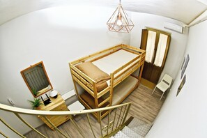 2 quartos, ferros/tábuas de passar roupa, Wi-Fi, roupa de cama