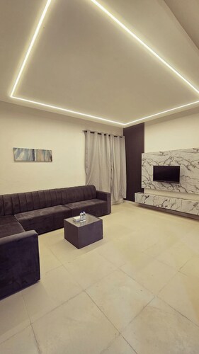 Spacious 3-bedroom apartment with AC, WiFi in the  Salalah down twon