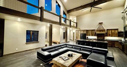 Bear on the River - 4 bedroom tranquil home