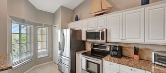 Immaculate 2 Bed / 2 Bath Resort Condo in Naples. Close to Marco Island!